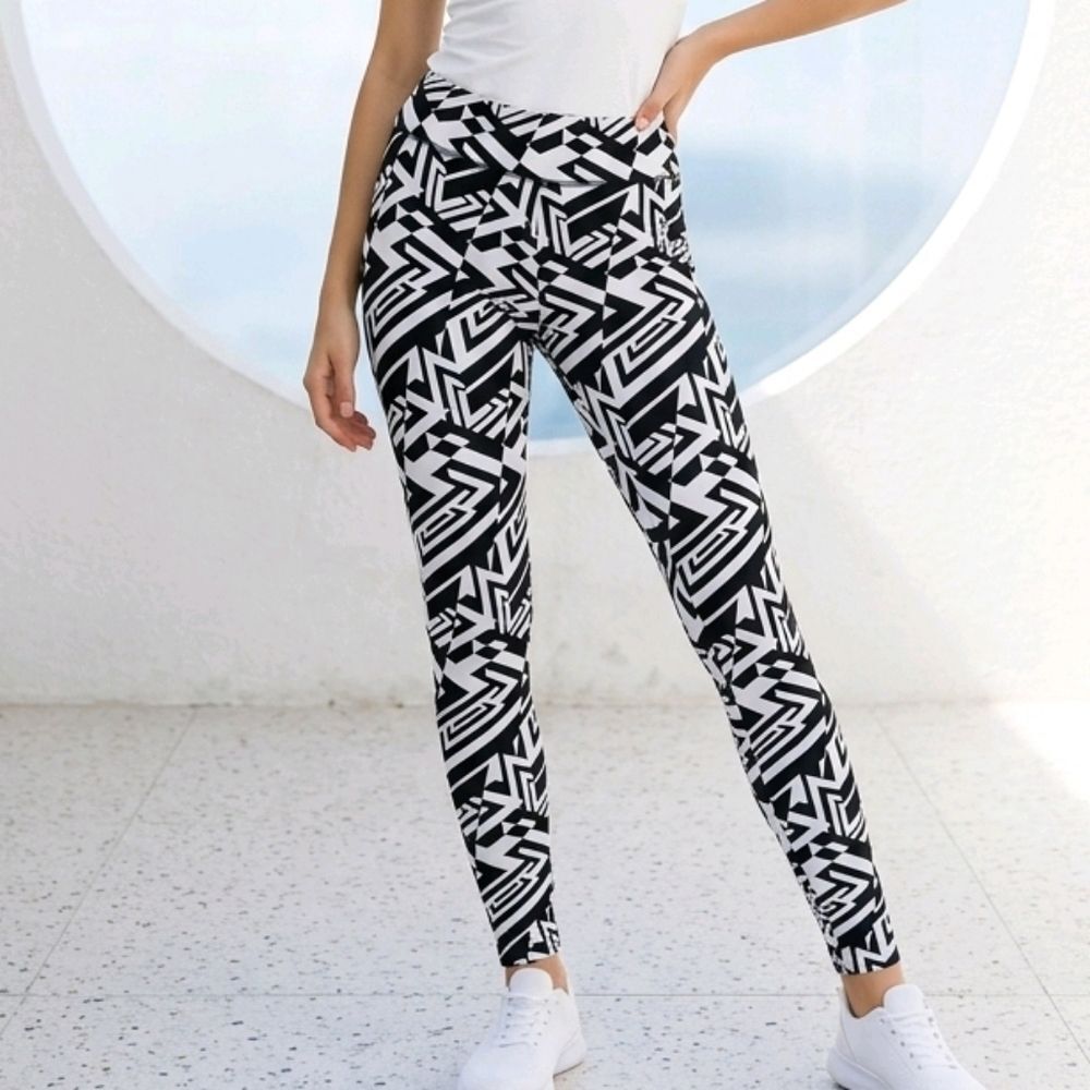 Flirtitude Active Leggings M Black White Geometric Wide Waist Yoga NWT Statement